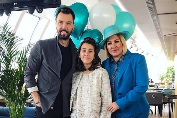 В 2011 стало известно, что Эвелина - дочь Дениса Клявера